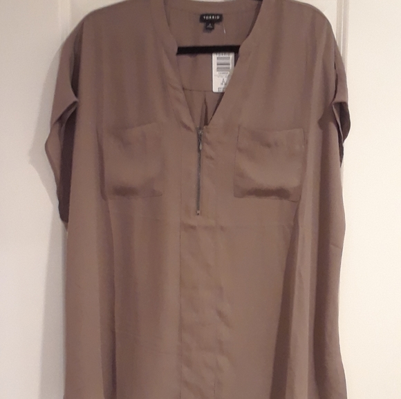 torrid Tops - 🎉HP! • NWT Torrid Georgette Short-sleeve Zip-front Dolman Deep Taupe Size 2/2X